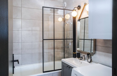 Ferney-Voltaire Apartamento | Newly renovated apartment, quiet and bright, 10 minutes from Geneva airport.