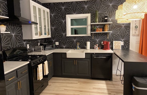 Dean Highland Casa | * Newly renovated * FRESH AND CLEAN * Minutes from Silos and McLane Stadium