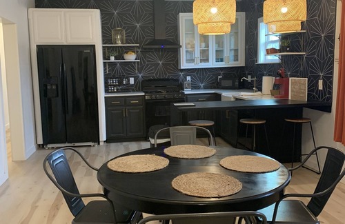 Dean Highland Casa | * Newly renovated * FRESH AND CLEAN * Minutes from Silos and McLane Stadium