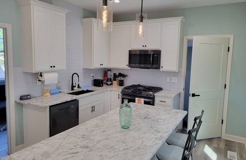 Bay View Casa | Newly Renovated Full Family House in Bayview!