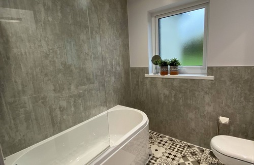 Newton Stewart Cabina | Newly renovated upside down lodge on Castle estate