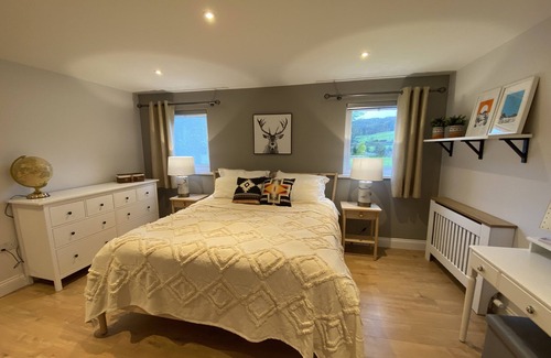 Newton Stewart Cabina | Newly renovated upside down lodge on Castle estate