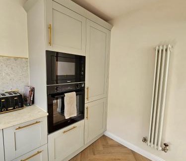 Glasgow Casa | Newly Renovated Gem - Free Parking & Modern Comfort