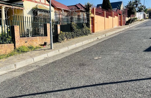 Greater Johannesburg Metropolitan Area Casa | Newly Renovated House Close To The Heart Of CBD