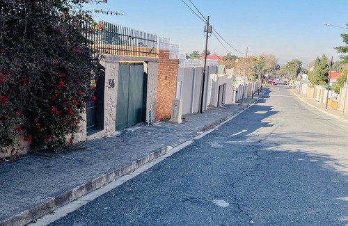Greater Johannesburg Metropolitan Area Casa | Newly Renovated House Close To The Heart Of CBD