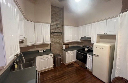 Uptown Historic District Casa | Newly Renovated Historic Uptown Unit