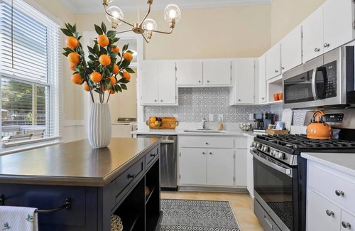 Eastside Casa | Newly renovated, Historic Savannah Townhome, Walk to Forsyth Park