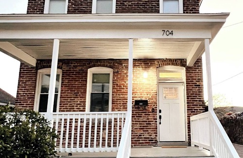 Hampton Casa | Newly Renovated, Historic 4-Bdrm Home by the Beach