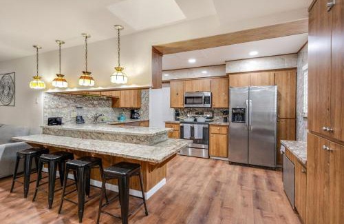 San Bernardino Casa | Newly Renovated Home Spacious Close 2 Hospital