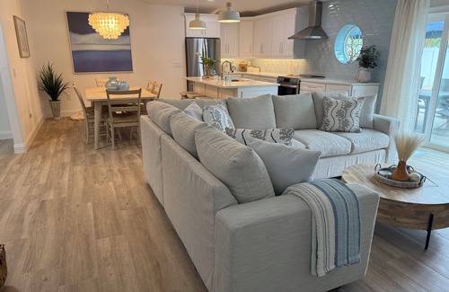 Holmes Beach Casa | A pie de playa, restaurantes, tiendas y tranvía