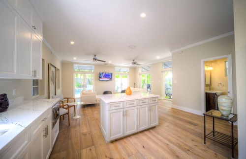 White St. Gallery Casa | Newly renovated home close to the beach and all attractions