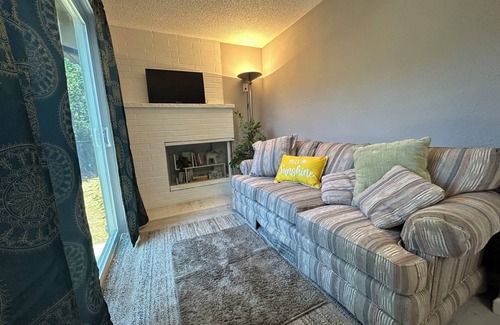 Parkland Casa | Newly-renovated home has great proximity to schools, hospitals, military bases