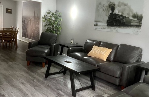 High Point Condominio | Newly renovated home away from home downtown High Point.