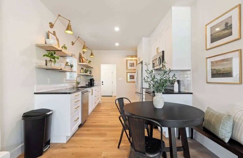 Camas Casa | Newly Renovated Home w/Hot Tub And Guest Suite
