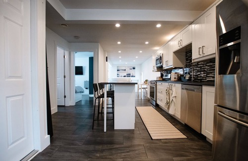 Cultus Lake Casa | NEWLY Renovated House at Main beach, Cultus Lake!