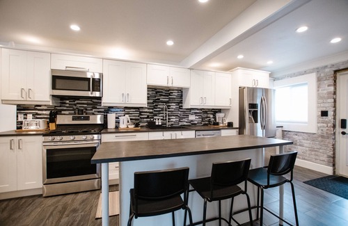 Cultus Lake Casa | NEWLY Renovated House at Main beach, Cultus Lake!