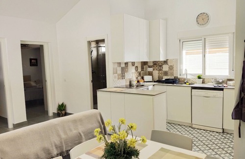 Paterna Chalet De Esquí | Casa recién rehabilitada! Chalet independiente con piscina. Todos los servicios.