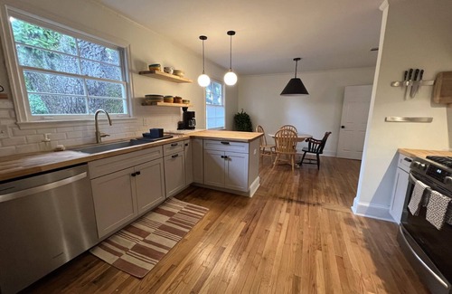 Brunswick Casa | Newly renovated house in quiet neighborhood -- 3 bed, 2 bath house