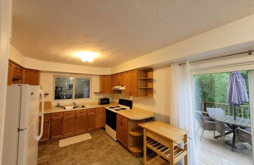 Kincardine Casa | Newly renovated Huron Lake cottage, close walk to downtown and the beach!