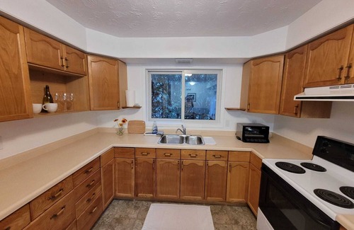 Kincardine Casa | Newly renovated Huron Lake cottage, close walk to downtown and the beach!