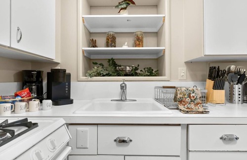 Dearborn Casa | Newly Renovated in Historic Neighborhood Near DTW