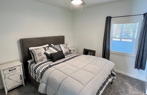 Yreka Casa | Newly renovated in in downtown Yreka, near hospital