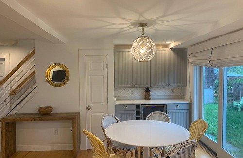 Falmouth Heights Casa | Newly renovated in the Heights! Walk to the Beach