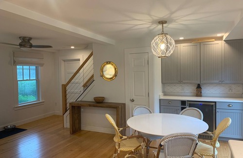 Falmouth Heights Casa | Newly renovated in the Heights! Walk to the Beach
