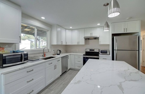 Redmond Casa | Newly Renovated Kirkland/Redmond Rambler