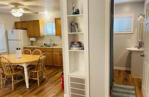 Mayfield Cabaña | NEWLY RENOVATED! Large sandy beach & swim area. Cute 3 bedroom lake house