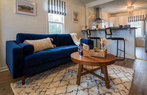 Tichigan Casa | Newly Renovated Lakefront Cottage, Peaceful, Cozy Modern Farmhouse ~Dog Friendly