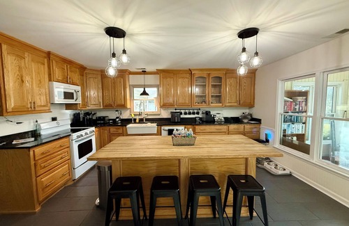 Cross Casa | Newly renovated lakefront 4-bedroom house in Cross with dock sleeps 10