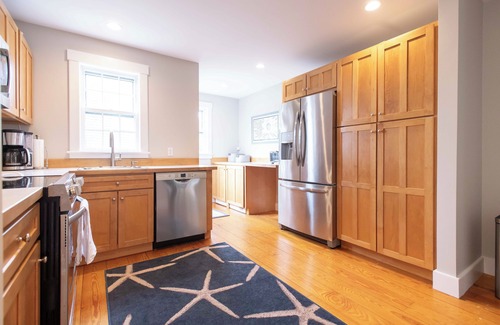 Naushop Casa | Newly renovated & landscaped 4-bedroom house in a fabulous neighborhood