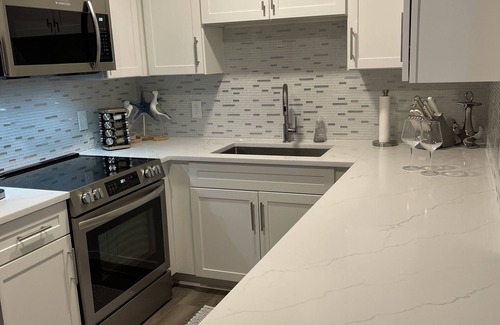 Lantana Condominio | Newly renovated Lantana FL condo, All new luxury furnishings, 2 miles from Ocean