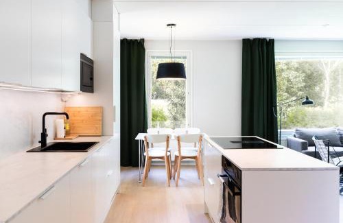 Jyvaskyla Casa | Newly renovated large family apartment, parking, sauna, balcony