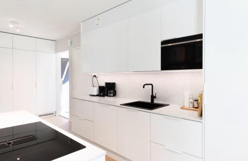 Jyvaskyla Casa | Newly renovated large family apartment, parking, sauna, balcony
