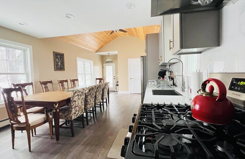 East Durham Otro | Newly Renovated Lovely 5-bedroom in East Durham