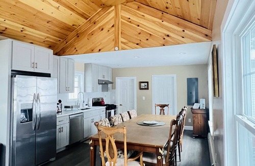 East Durham Otro | Newly Renovated Lovely 5-bedroom in East Durham
