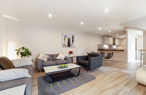 Woolwich Casa | Newly Renovated Luxury 3BR Home close to Tube