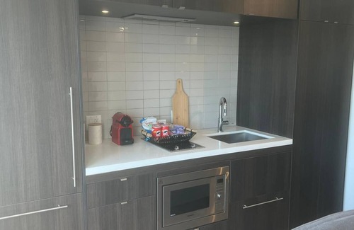 Bloor-Yorkville Condominio | Newly Renovated Luxury Condo on Yorkville Ave. in the heart of Toronto.