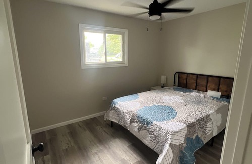 Bolingbrook Casa | Newly Renovated Modern Bolingbrook Retreat