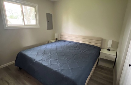 Bolingbrook Casa | Newly Renovated Modern Bolingbrook Retreat