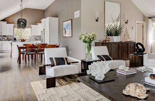 Shinnecock Hills Casa | Newly Renovated, Modern home with pool, cathedral ceilings, open-floor...