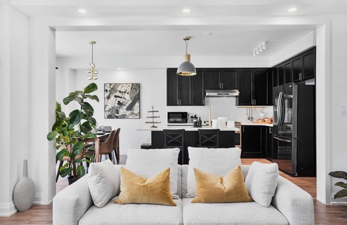 Thorold Casa | Newly Renovated Modern Home near Niagara!