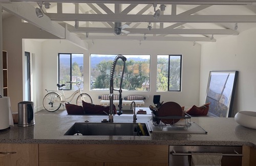 Ukiah Casa | Newly renovated modern home with ADU, Outdoor shower, Luxurious garden and patio