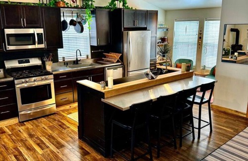 Mountain View Casa | Newly Renovated Modern House. Great for Families!