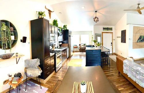Mountain View Casa | Newly Renovated Modern House. Great for Families!