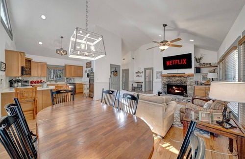 Big Canoe Casa | Newly renovated Mountain retreat, close to amenities, pet friendly.