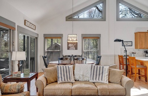 Big Canoe Casa | Newly renovated Mountain retreat, close to amenities, pet friendly.
