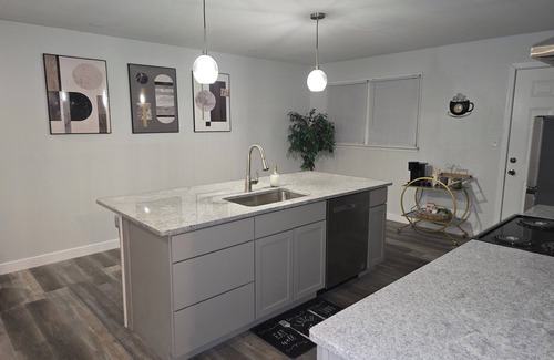 Danville Casa | Newly Renovated; Near Ironman Raceway-Hitch Parking-Easy I-74, Casino, U of I